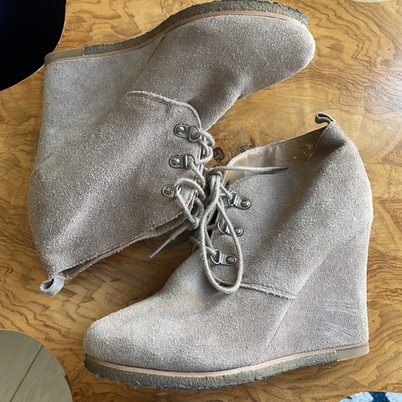 Steve Madden Tangoo suede wedge booties - Picture 1 of 7